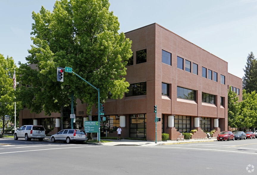 1315 Alhambra Blvd, Sacramento, CA for lease - Building Photo - Image 2 of 7