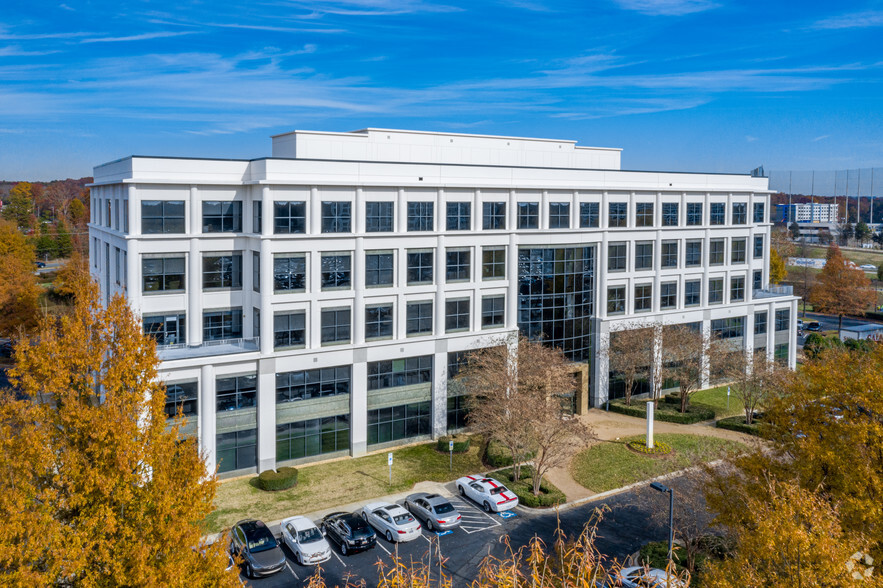 3800 Arco Corporate Dr, Charlotte, NC for lease - Building Photo - Image 2 of 22