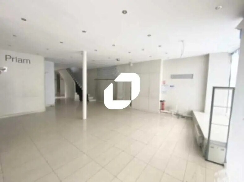 Retail in Paris for lease - Interior Photo - Image 3 of 5