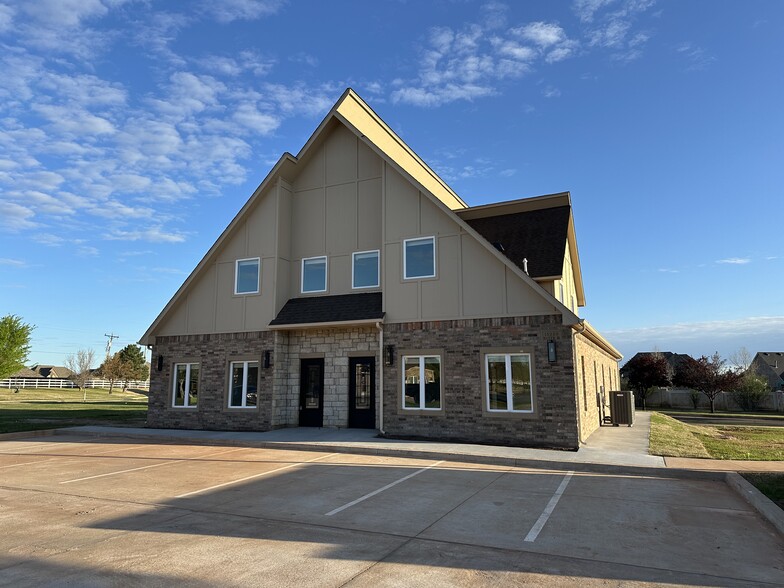 15220 Traditions Blvd, Edmond, OK for lease - Building Photo - Image 1 of 5