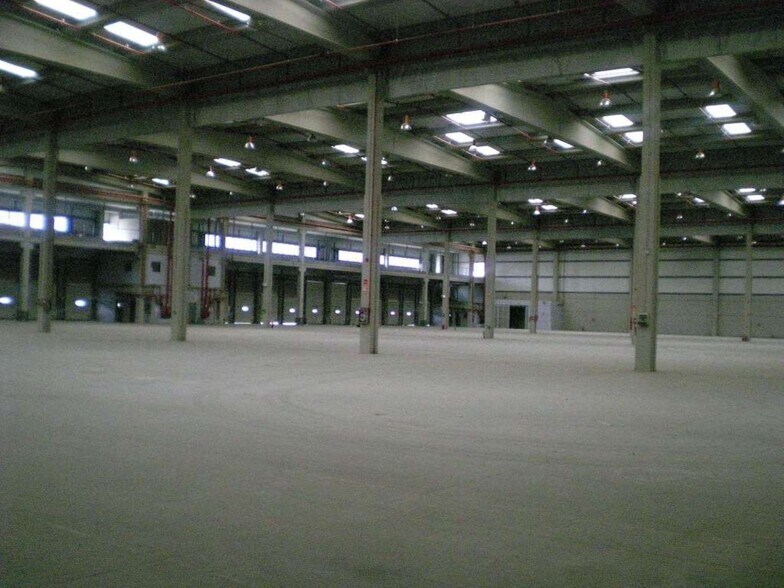 Industrial in SEVILLA for lease - Building Photo - Image 2 of 10