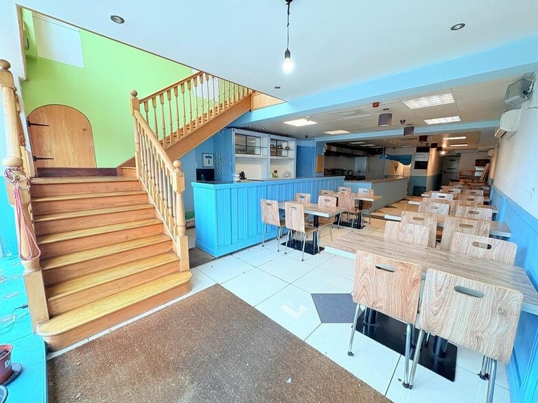 8 Dillwyn St, Swansea for sale - Interior Photo - Image 3 of 21