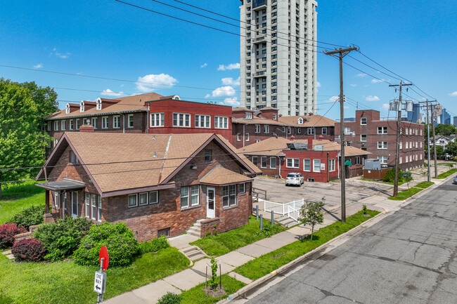 More details for 2545 Portland Ave, Minneapolis, MN - Health Care for Sale