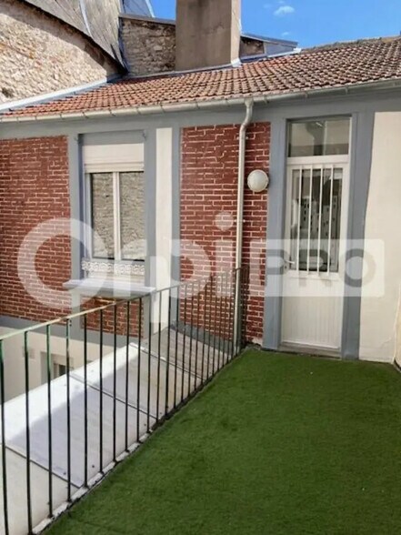 Office in Orléans for lease - Building Photo - Image 2 of 5