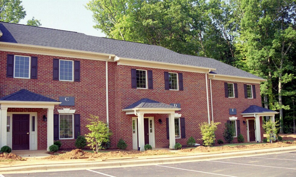 3817 Lawndale Dr, Greensboro, NC 27455