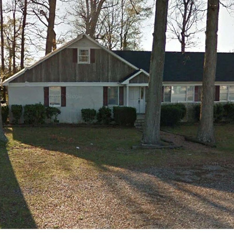1233 Guilford College Rd, Jamestown, NC 27282