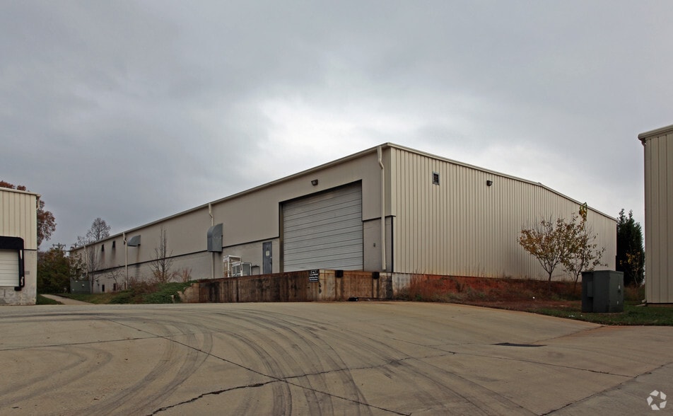 7609C Canoe Rd, Greensboro, NC for sale - Primary Photo - Image 1 of 2