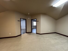 1414 S Friendswood Dr, Friendswood, TX for lease Interior Photo- Image 1 of 4