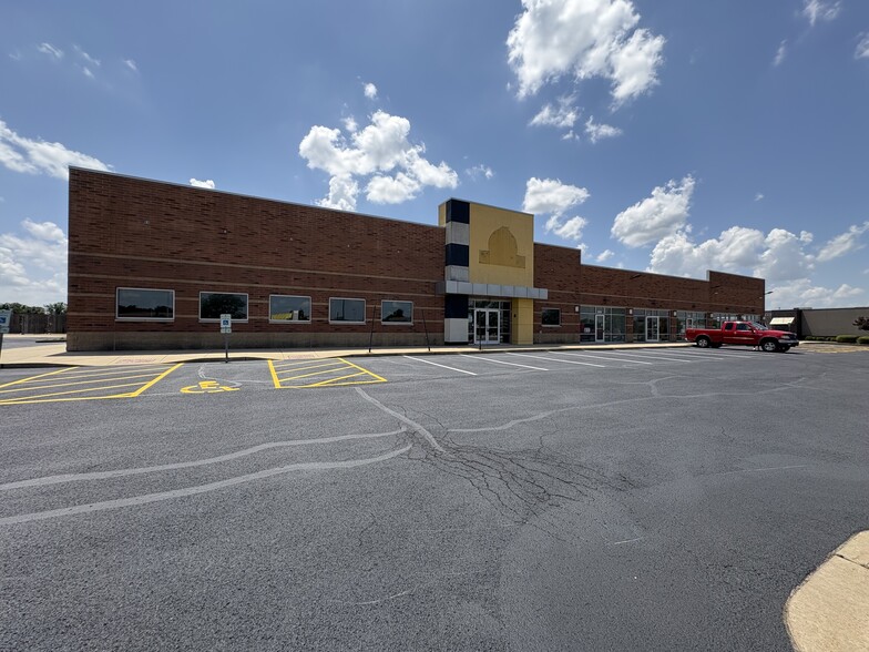 5650 Belleville Crossing St, Belleville, IL for lease - Building Photo - Image 1 of 4