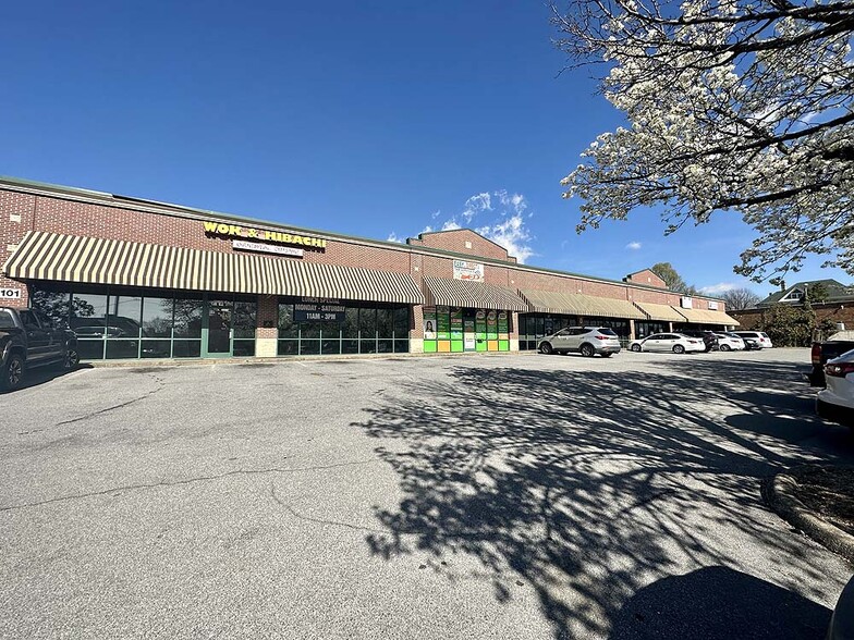 101 E Unaka Ave, Johnson City, TN for lease - Building Photo - Image 1 of 3