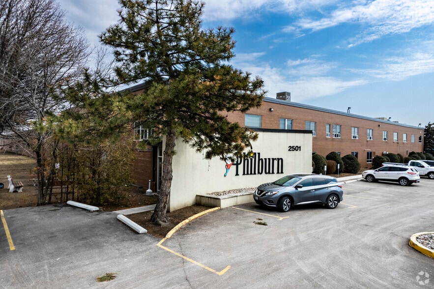 2501 Stanfield Rd, Mississauga, ON for sale - Primary Photo - Image 1 of 2