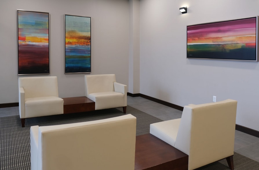 12747 Olive Blvd, Creve Coeur, MO for lease - Interior Photo - Image 2 of 10