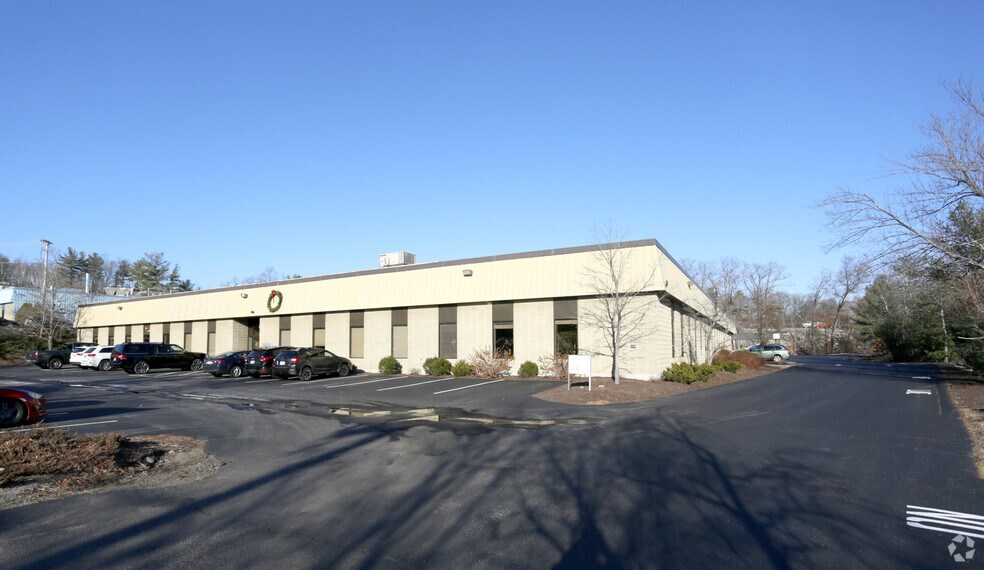 12 Manor Pky, Salem, NH 03079