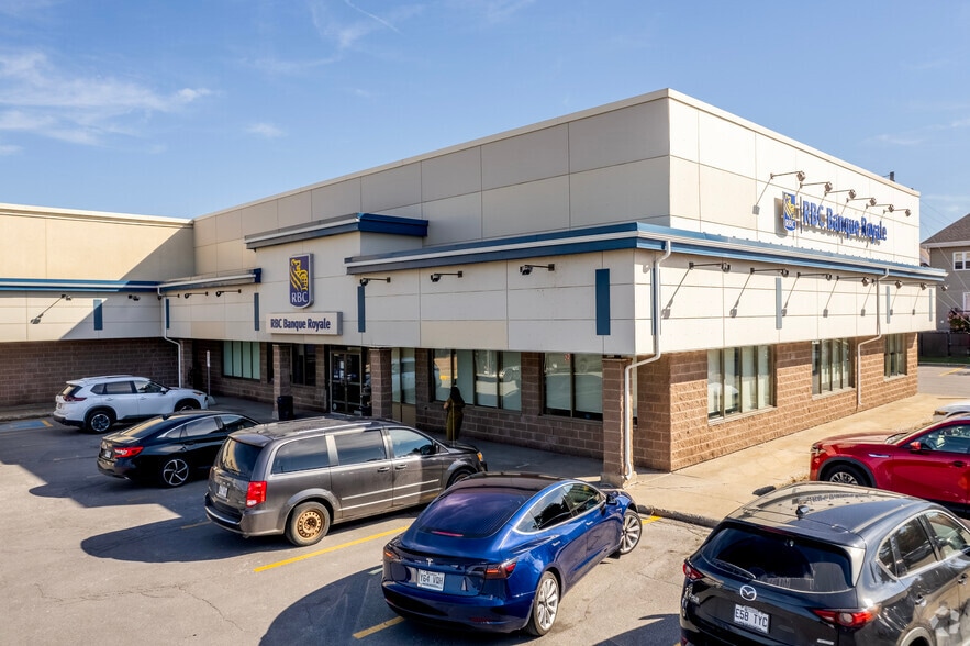 550-580 Boul Curé-Labelle, Laval, QC for lease - Building Photo - Image 3 of 6
