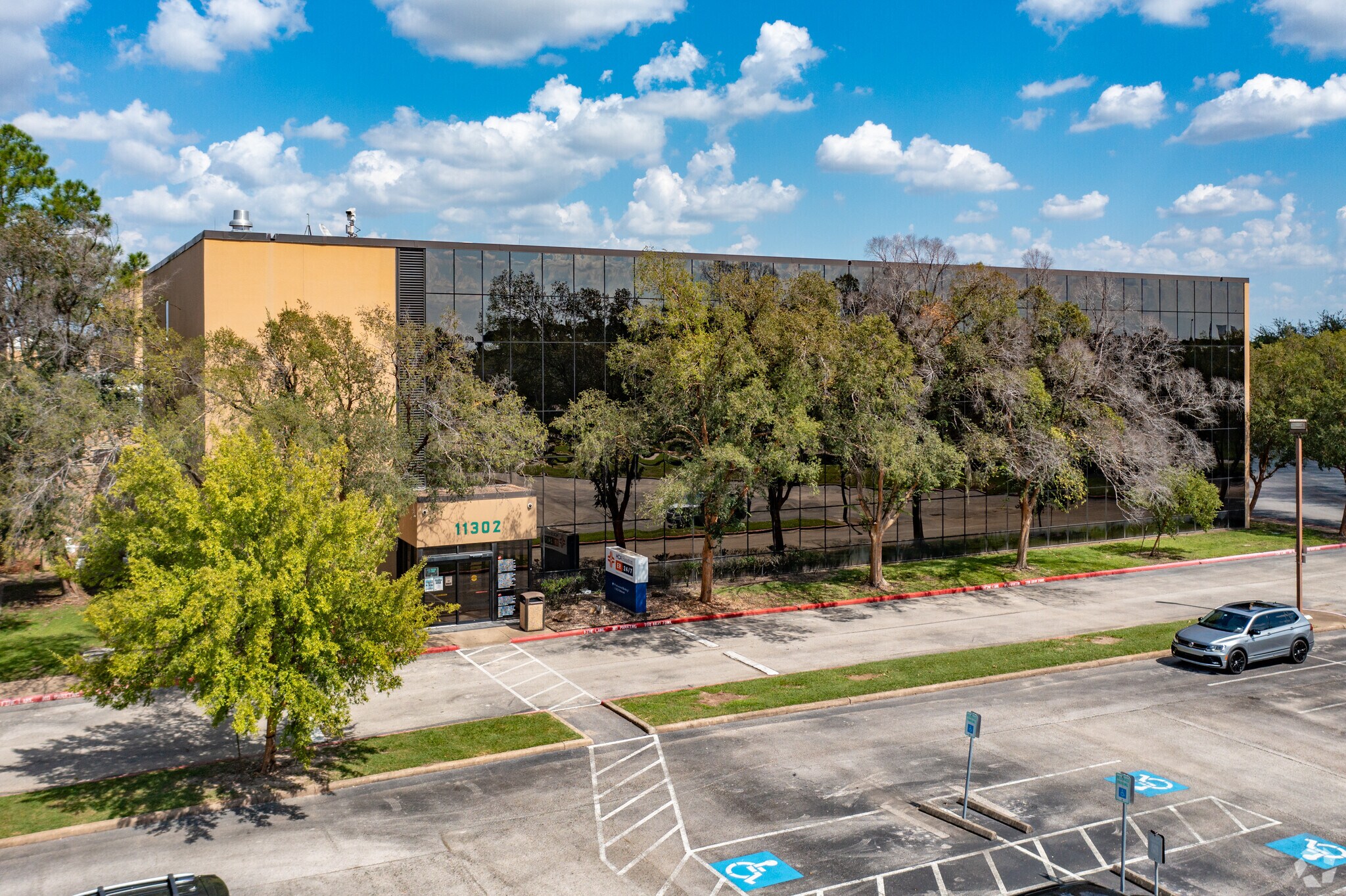 11302 Fallbrook Dr, Houston, TX for sale Primary Photo- Image 1 of 1