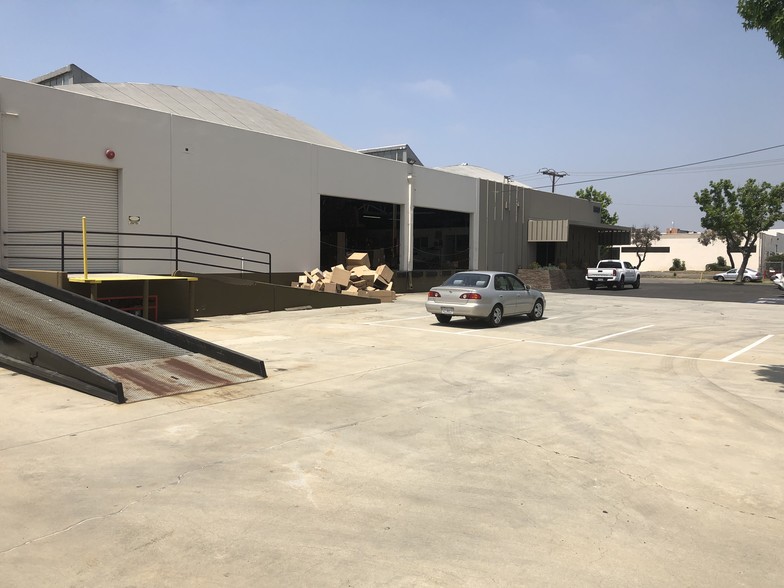 5900-5922 Triumph St, Commerce, CA for lease - Building Photo - Image 1 of 3