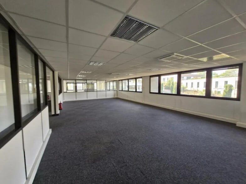 Office in SOPHIA ANTIPOLIS for lease - Building Photo - Image 2 of 7