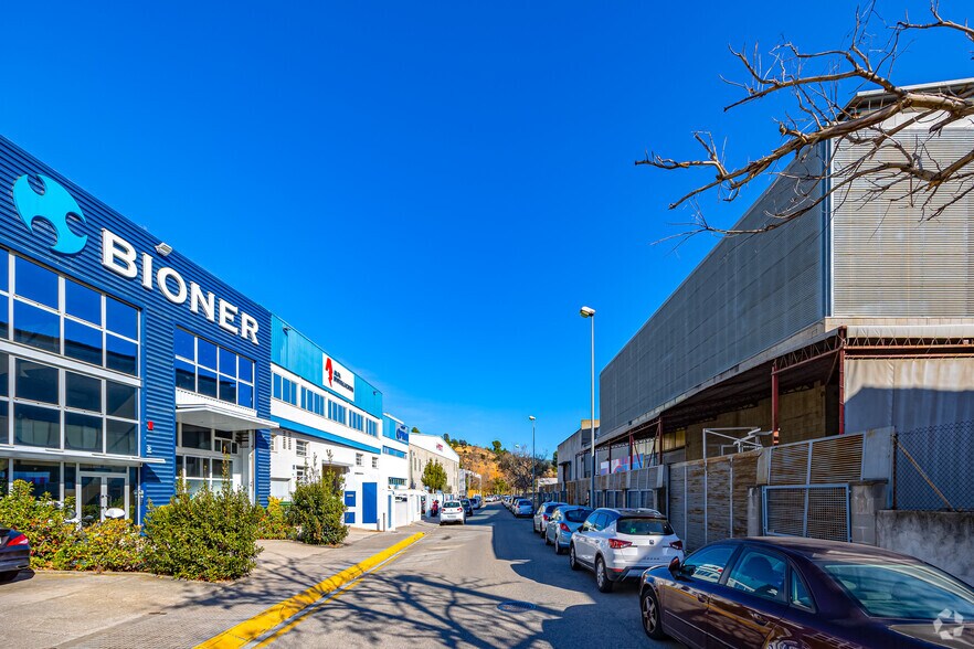 Carrer de l'Espigolera, 21, Sant Just Desvern, Barcelona for lease - Building Photo - Image 2 of 6