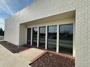 1603 Morrissey Dr, Bloomington, IL for lease Building Photo- Image 2 of 14