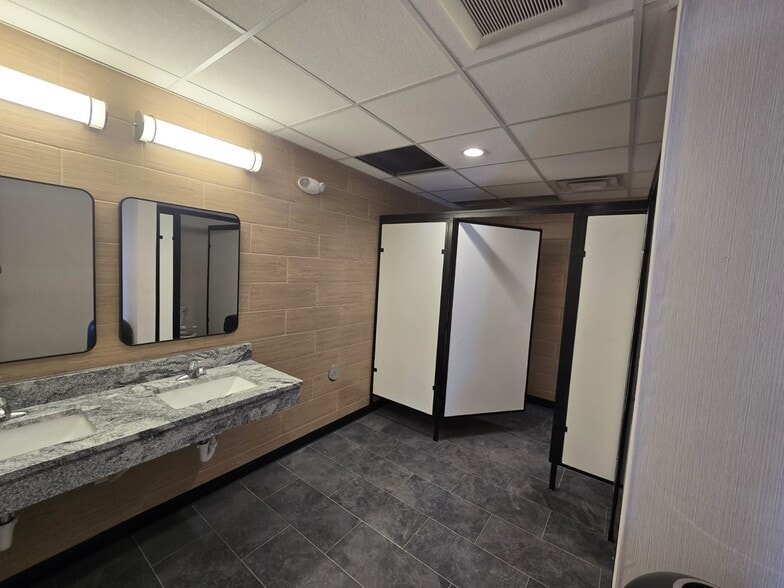 11400 Veterans Memorial Pky, Lake Saint Louis, MO for lease - Building Photo - Image 3 of 13