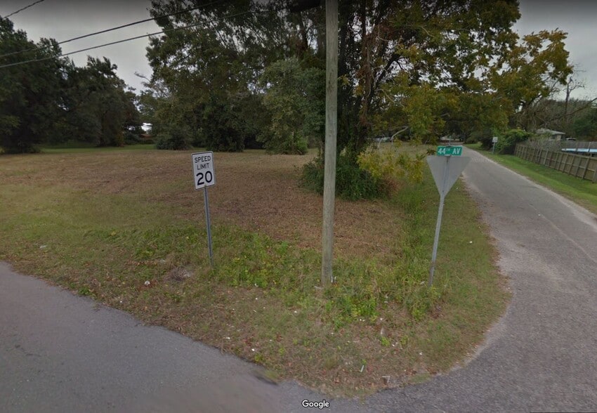 1200 44th, Gulfport, MS for sale - Primary Photo - Image 1 of 3