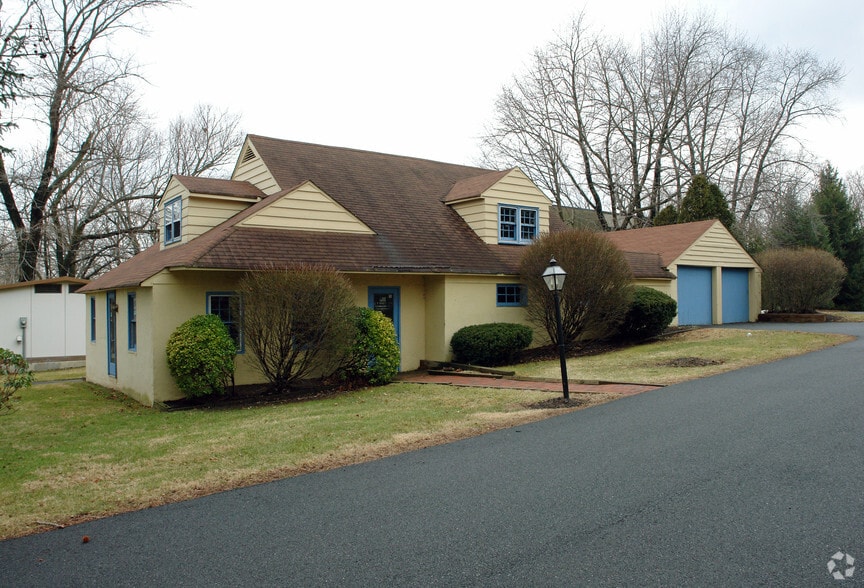 831 Dekalb Pike, Blue Bell, PA for sale - Primary Photo - Image 1 of 2