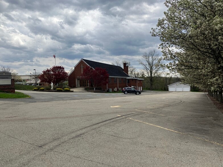 1450 Renton Rd, Pittsburgh, PA for sale - Building Photo - Image 2 of 4
