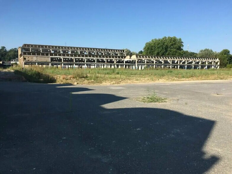 Land in Montataire for sale - Building Photo - Image 2 of 9