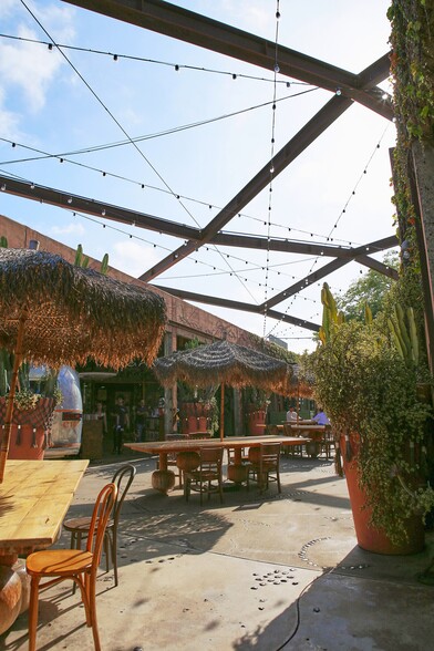 696 Randolph Ave, Costa Mesa, CA for lease - Building Photo - Image 3 of 4