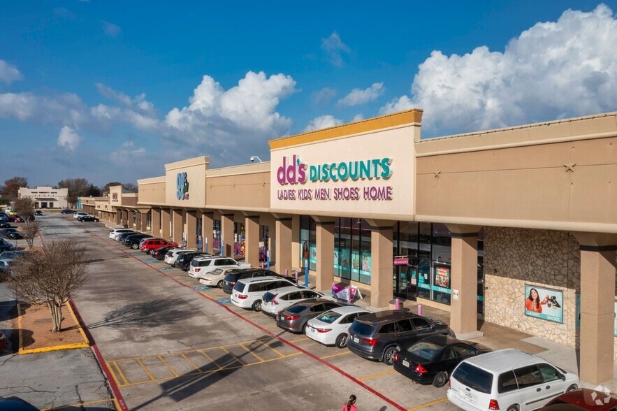 1413-1529 W Buckingham Rd, Garland, TX for lease - Building Photo - Image 1 of 11