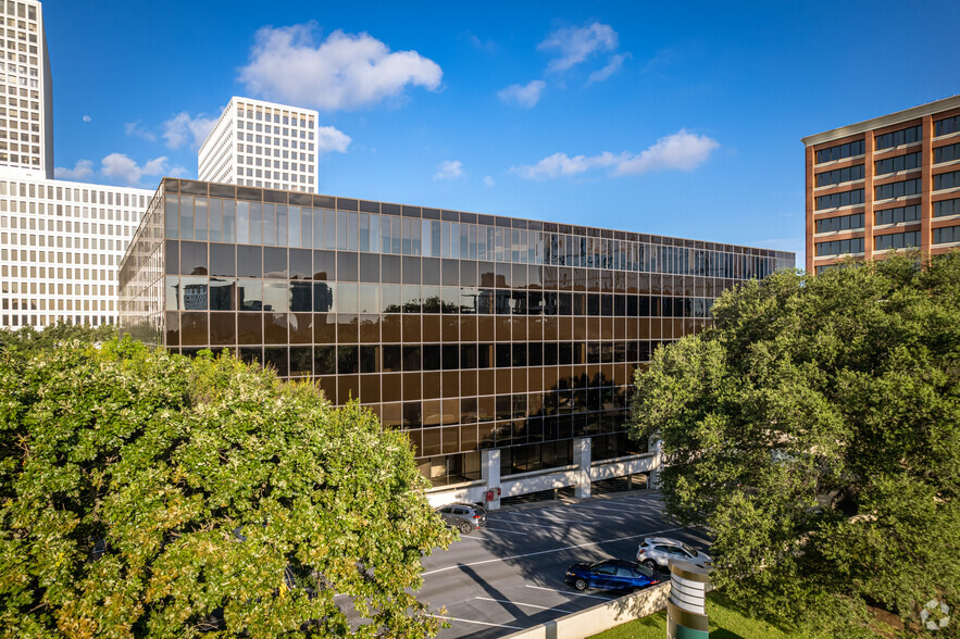 3800 Buffalo Speedway, Houston, TX for lease - Building Photo - Image 2 of 5