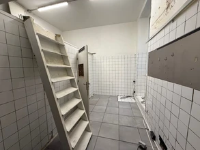 Retail in Marseille for lease Interior Photo- Image 2 of 4
