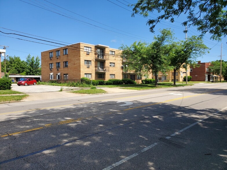 17901 Lake Shore Blvd, Cleveland, OH for sale - Building Photo - Image 3 of 40