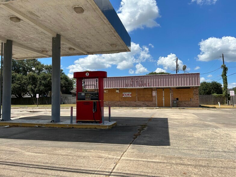 2609 N Downing Rd, Angleton, TX 77515