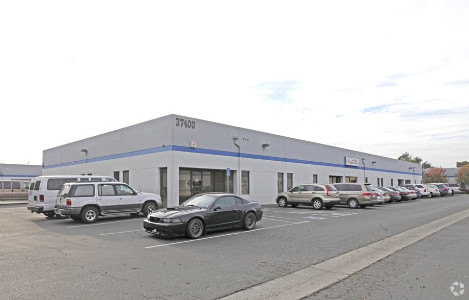 37300 Cedar Blvd, Newark, CA for lease - Building Photo - Image 1 of 12