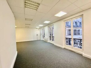 Office in Paris for lease Interior Photo- Image 2 of 6