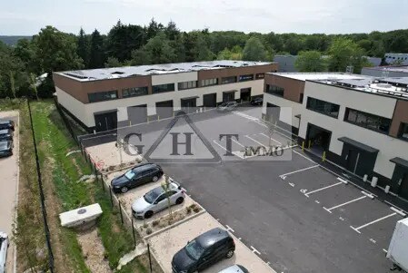 Industrial in Marcoussis for lease - Building Photo - Image 2 of 9