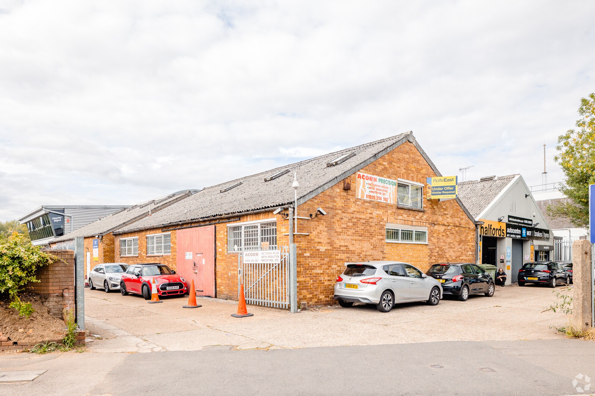 Rockingham Rd, Uxbridge for sale Primary Photo- Image 1 of 13