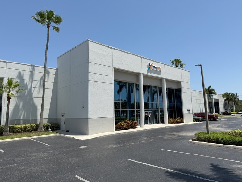 7830 Byron Dr, Riviera Beach, FL for lease - Building Photo - Image 1 of 9