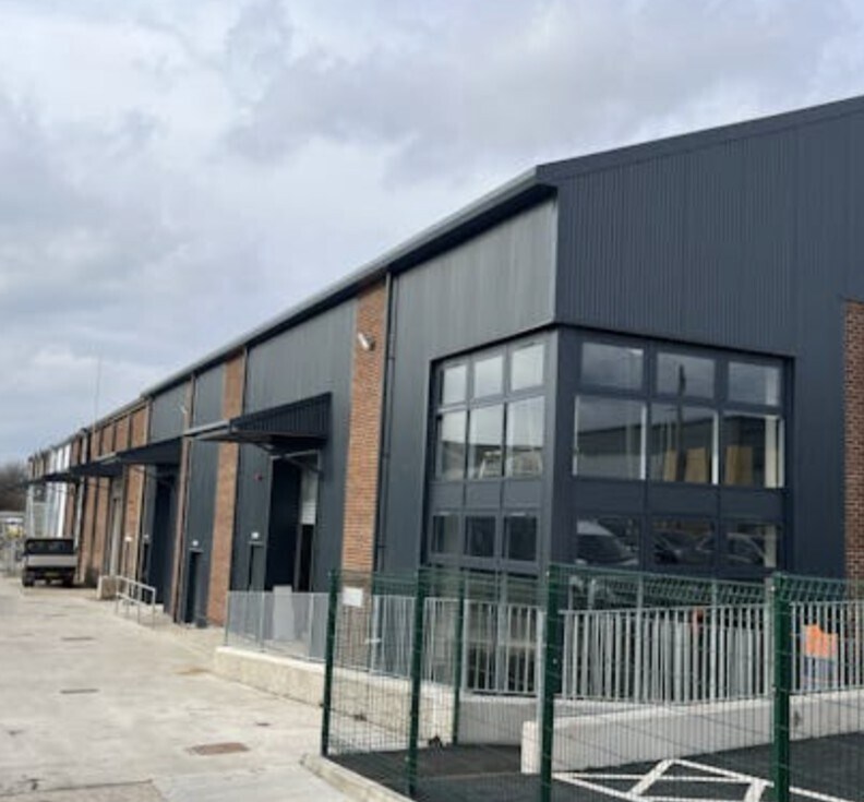 76 Lincoln Rd, High Wycombe for lease Building Photo- Image 1 of 2