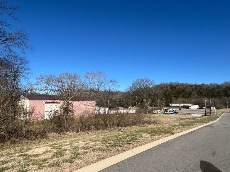 1126 Louisville Hwy, Goodlettsville, TN for sale - Building Photo - Image 3 of 11