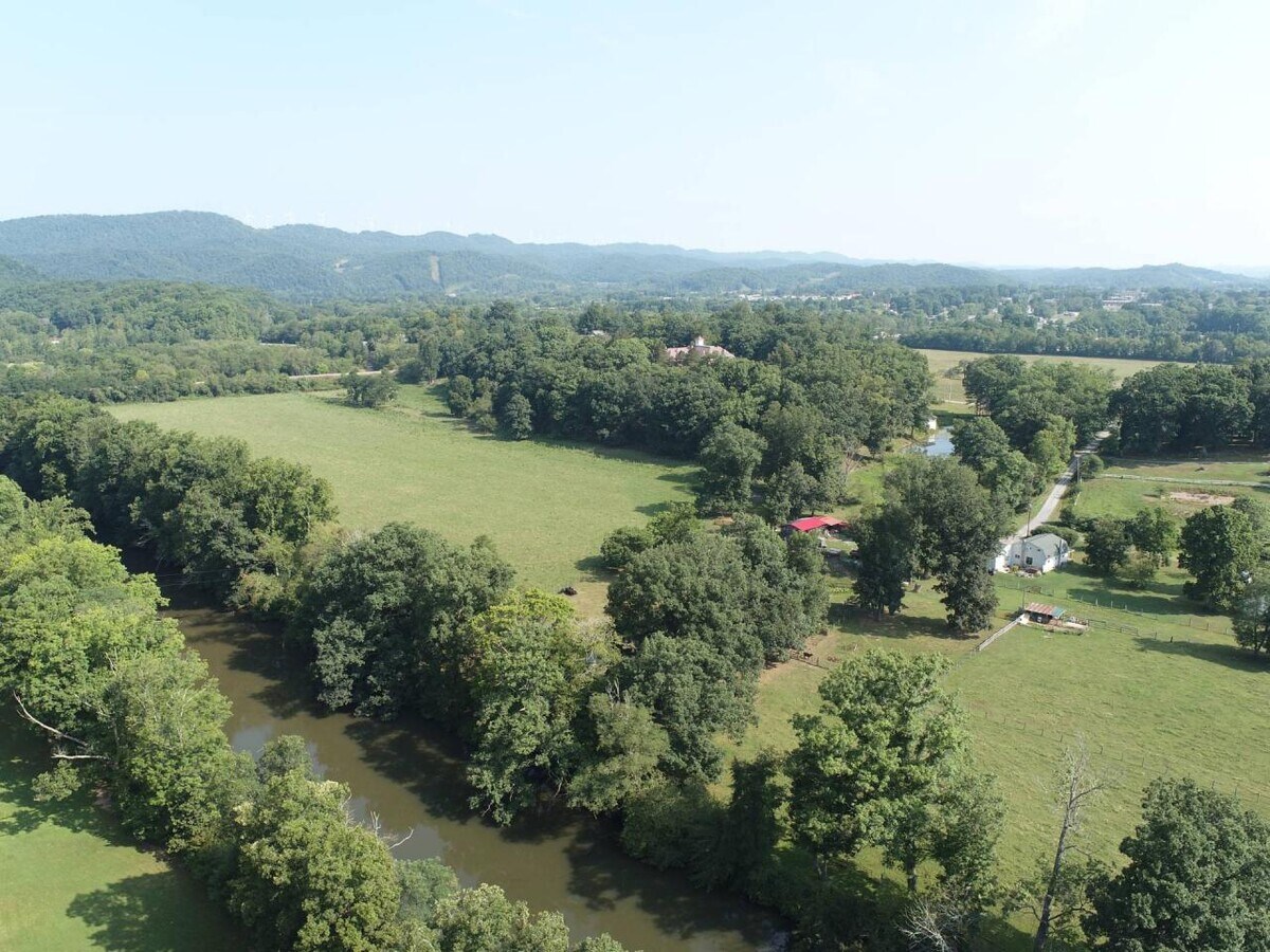 589 Rd, Elkins, WV 26241