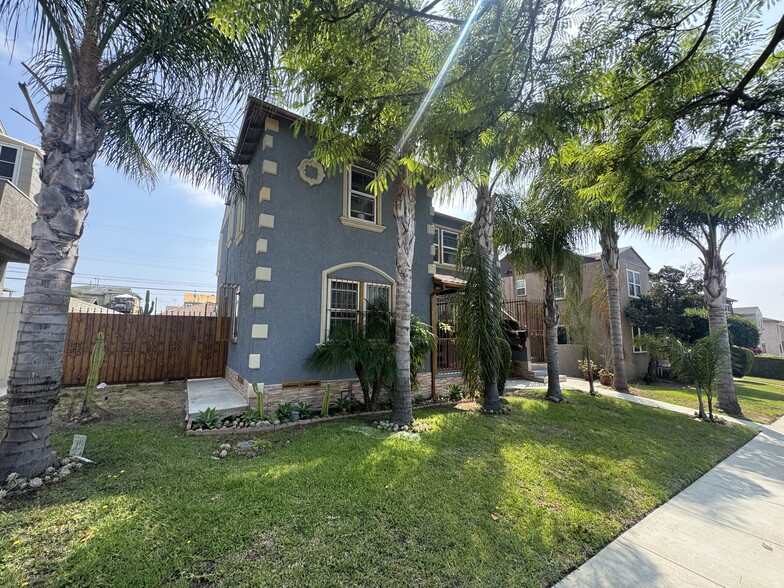 10418 S Van Ness Ave, Los Angeles, CA for sale - Primary Photo - Image 1 of 3