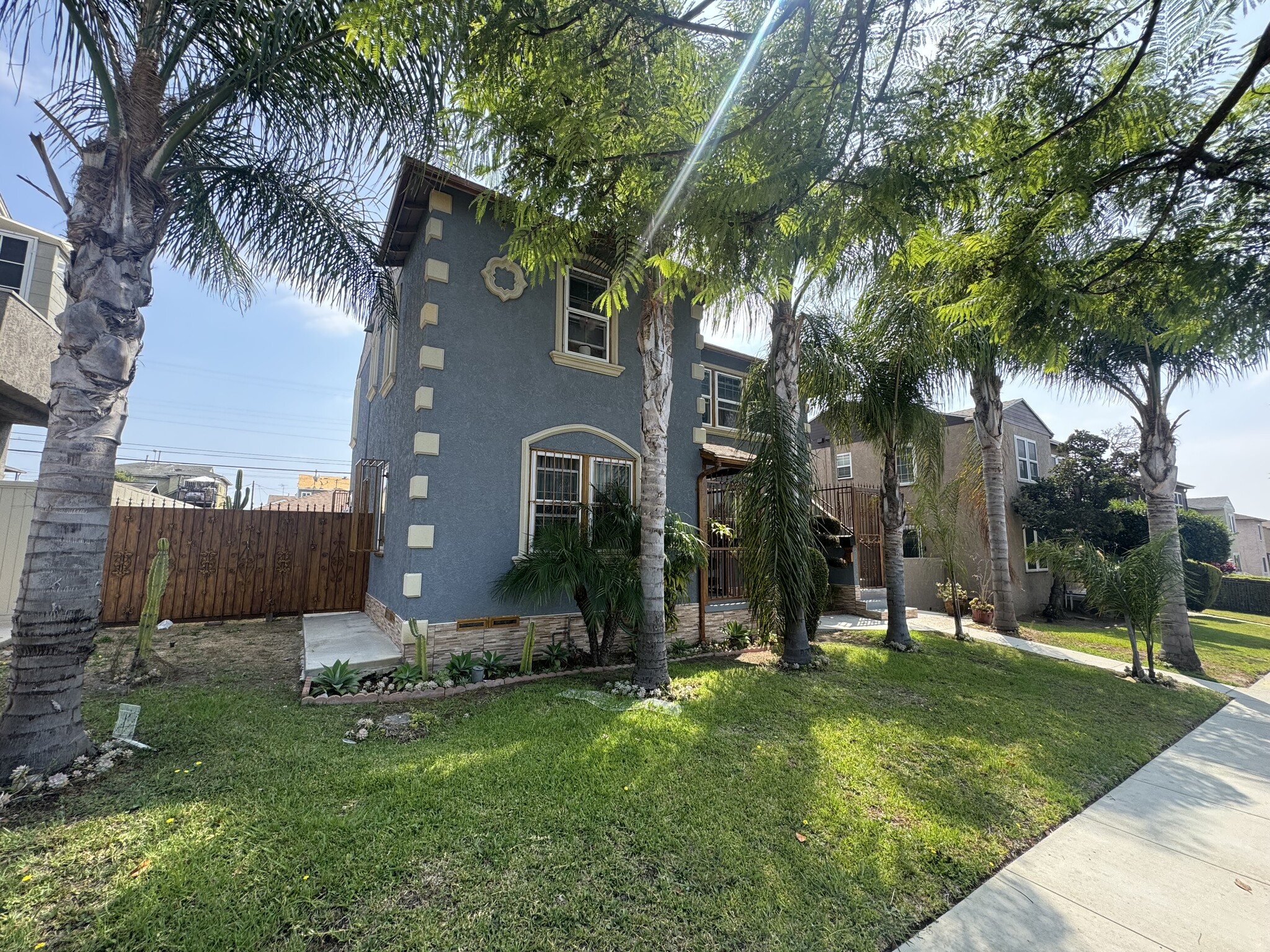 10418 S Van Ness Ave, Los Angeles, CA for sale Primary Photo- Image 1 of 4