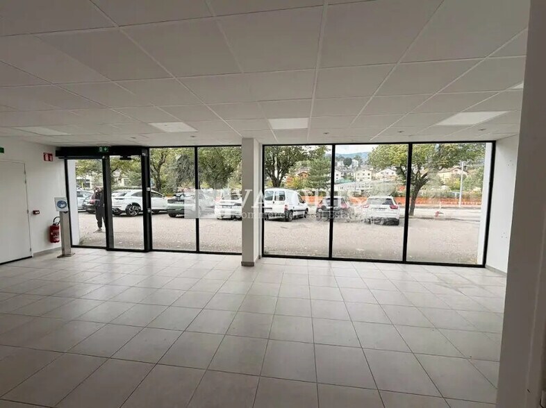 Office in Chambéry for lease - Interior Photo - Image 2 of 12