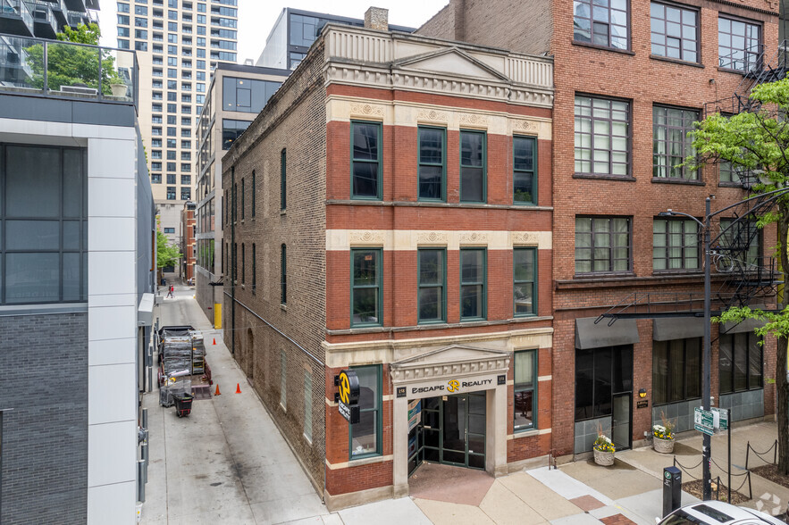 158 W Erie St, Chicago, IL for lease - Primary Photo - Image 2 of 30