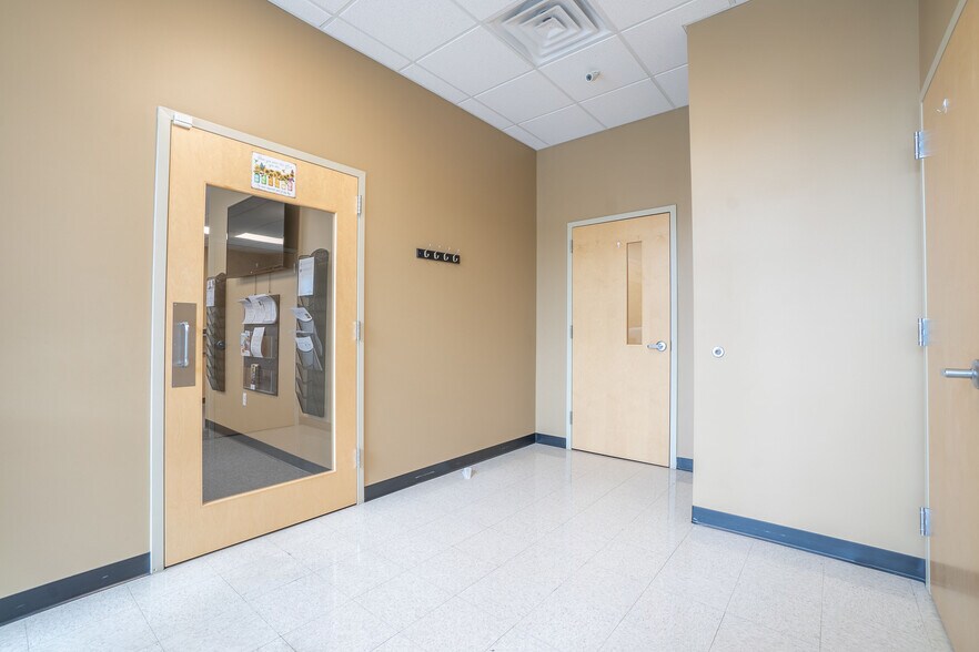 227 Monogard Dr, Manchester, TN for sale - Interior Photo - Image 2 of 50