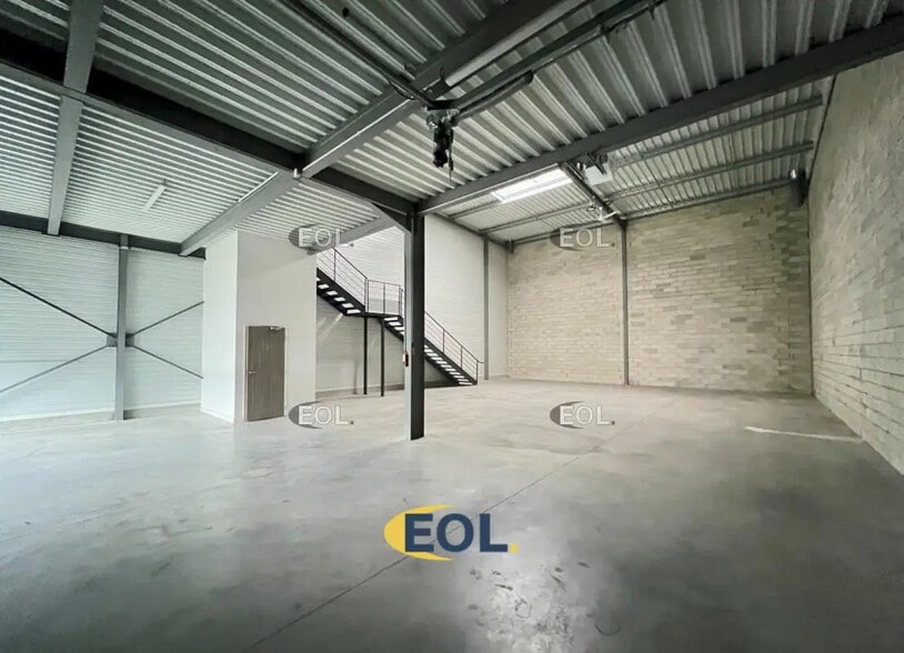 Flex in Aulnay-sous-Bois for lease - Interior Photo - Image 2 of 11