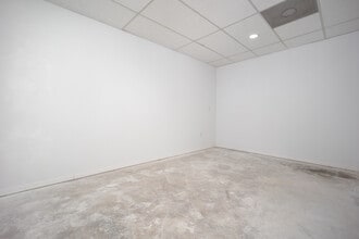 1010-1050 N Flood Ave, Norman, OK for lease Interior Photo- Image 2 of 9