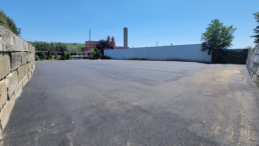 170 Field, West Babylon, NY for sale - Building Photo - Image 1 of 1